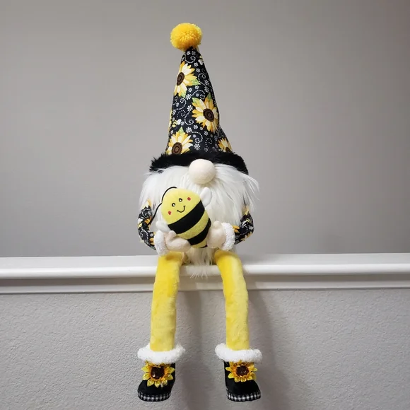 Bee decor  Gnome w/stash compartment - Picture 7 of 11